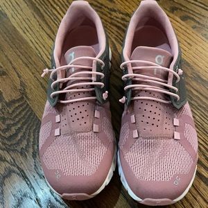 On Cloud Running Shoes 7.5